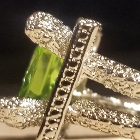 GREEN CRYSTAL RING SIZE 8.5 FREE MATCHING HOOPS!! - Picture 5 of 14